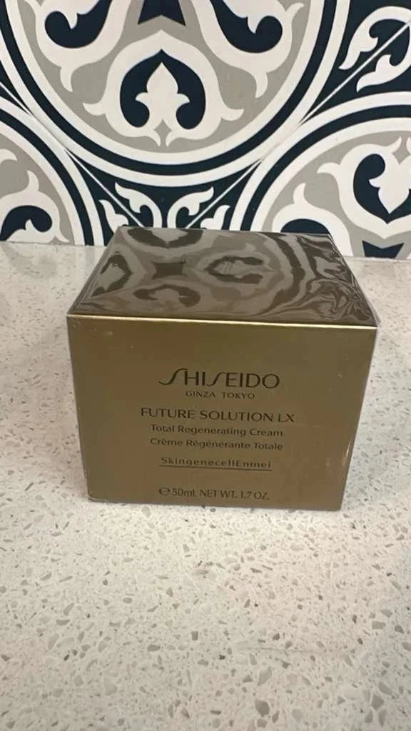Shiseido Future Solution LX Total Regenerating Cream 50ml / 1.7 Oz Anti-Aging Face Moisturizer
